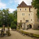Maison Voutenay Sur Cure Pets Allowed: Maison Le Vieux Château 