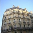 Appartement France: Appartement De Charme Ensoleillé, Pied De Montmartre 